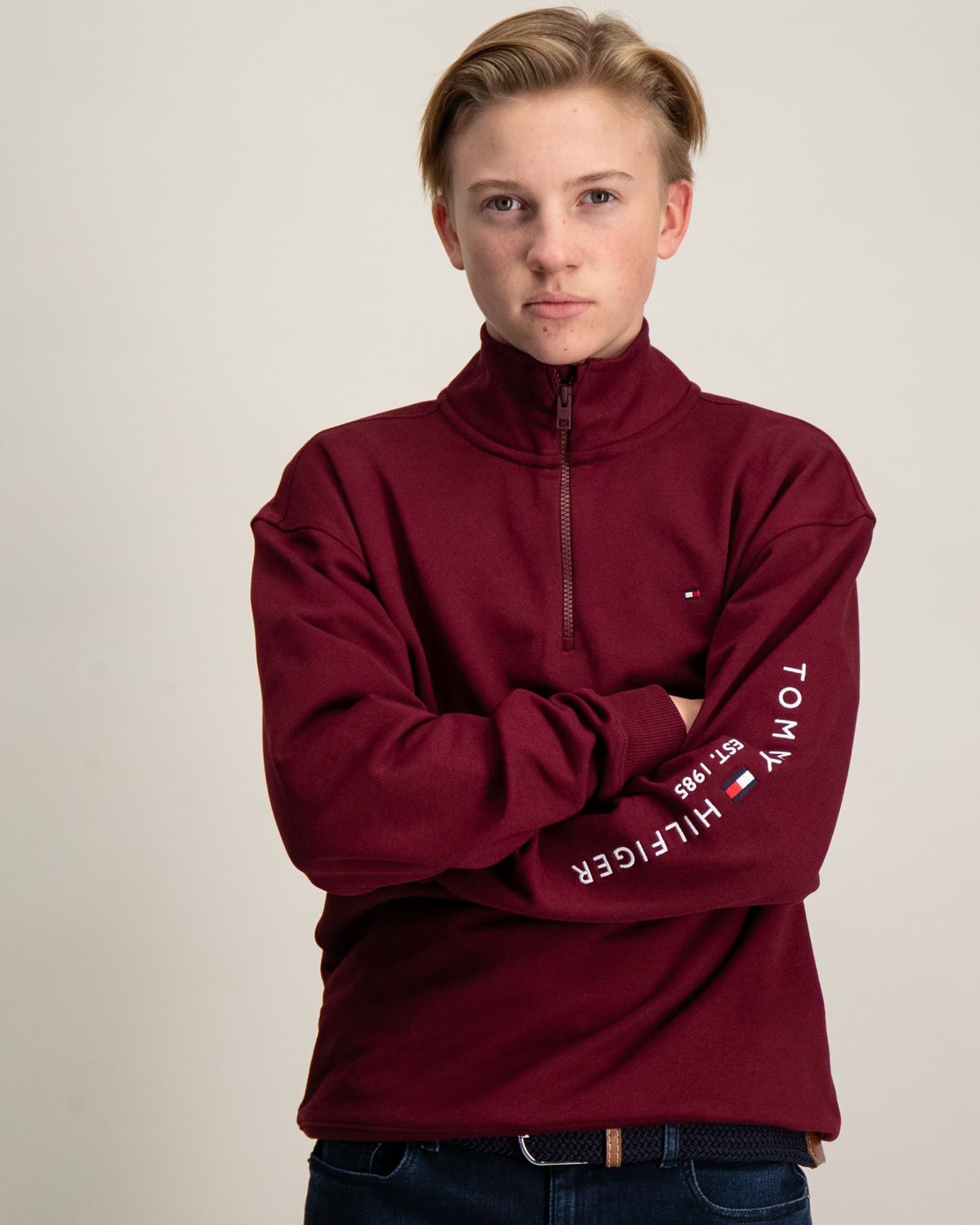 U ESSENTIAL HALF ZIP SWEATSHIRT